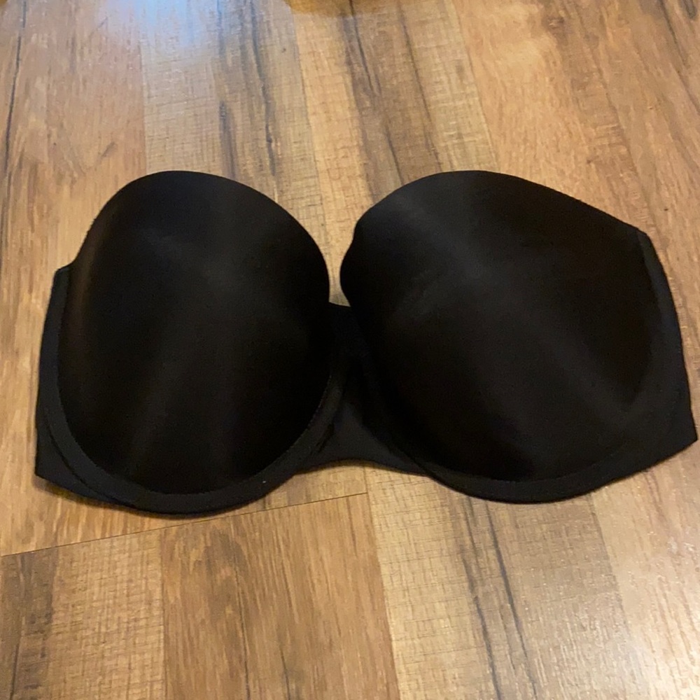 Victoria’s Secret size 34DD bra